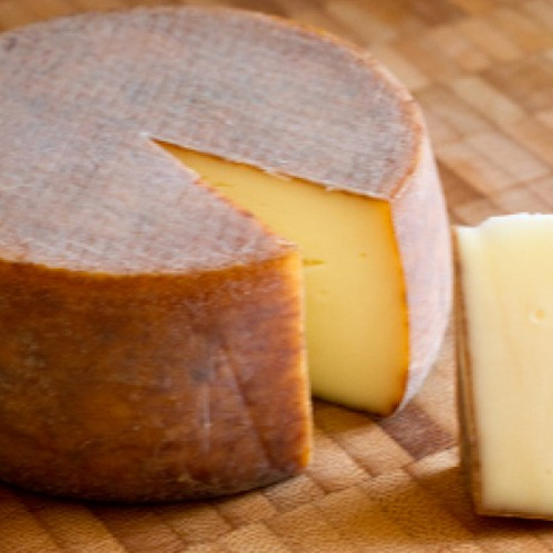 Tomme de brebis à la liqueur de noix